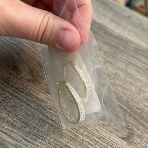 18k Gold Plated Hoop Earrings with Swarovski Crystals. - Picture 4 of 4